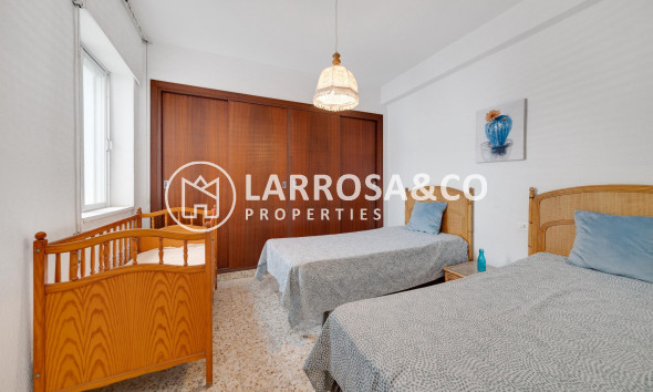 Resale - Apartment - Torrevieja - Puerto