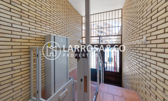 Resale - Apartment - Torrevieja - Puerto