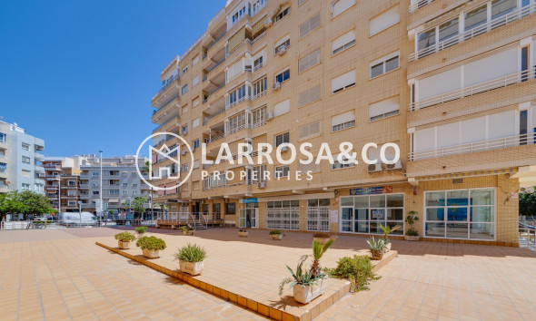 Resale - Apartment - Torrevieja - Puerto