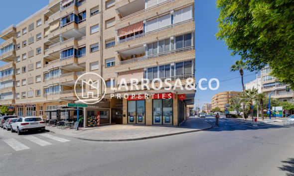 Resale - Apartment - Torrevieja - Puerto