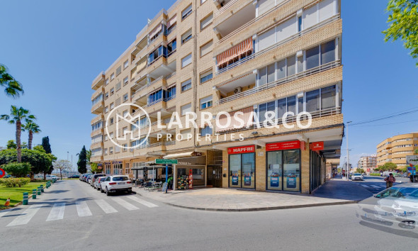 Resale - Apartment - Torrevieja - Puerto