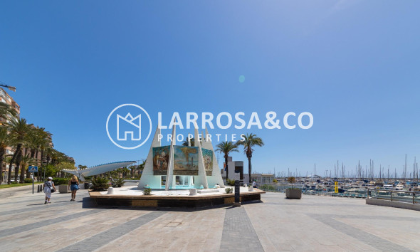 Resale - Apartment - Torrevieja - Puerto