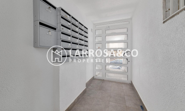 Resale - Apartment - Torrevieja - Acequion