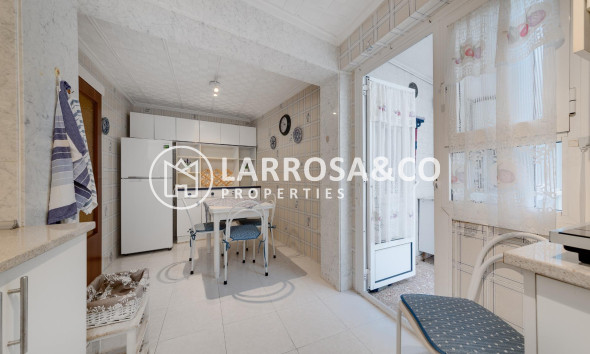 Resale - Apartment - Torrevieja - Playa del cura