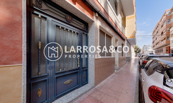 Resale - Apartment - Torrevieja - Playa del cura