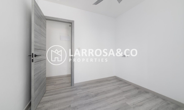 Resale - Apartment - Torrevieja - Los Balcones