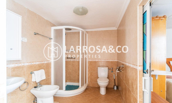 Resale - Ground floor apartment - Torrevieja - Playa de los Naufragos