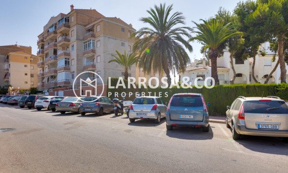 Resale - Semi-detached house - Torrevieja - Calas blanca