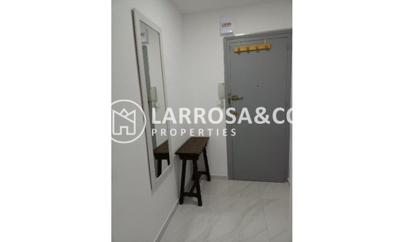 Resale - Apartment - Torrevieja - Playa del cura