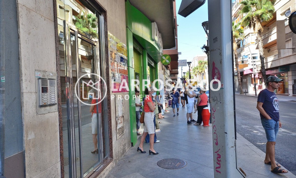 A Vendre - Commercial space - Torrevieja - Centro