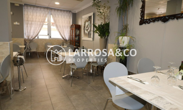 Resale - Commercial space - Torrevieja - Playa del cura