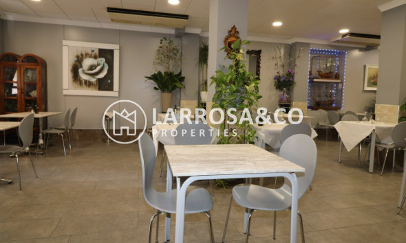 Herverkoop - Commercial space - Torrevieja - Playa del cura