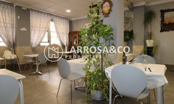 Resale - Commercial space - Torrevieja - Playa del cura