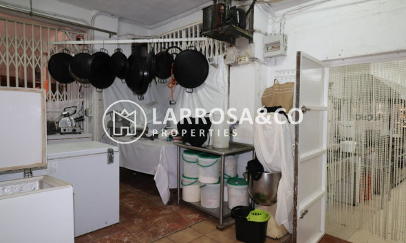 Resale - Commercial space - Torrevieja - Playa del cura