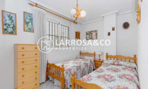 Resale - Apartment - Torrevieja - Estacion de autobuses