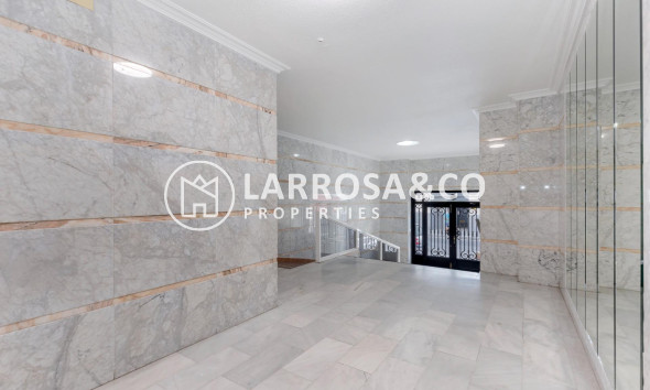 Resale - Apartment - Torrevieja - Estacion de autobuses