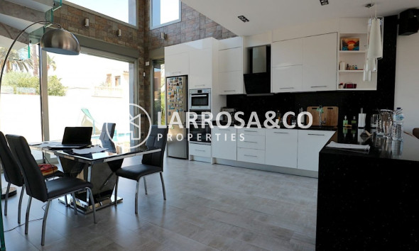 Resale - Detached House/Villa - Torrevieja - Los Angeles