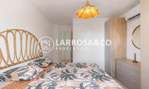 Resale - Apartment - Torrevieja - Playa de los Naufragos