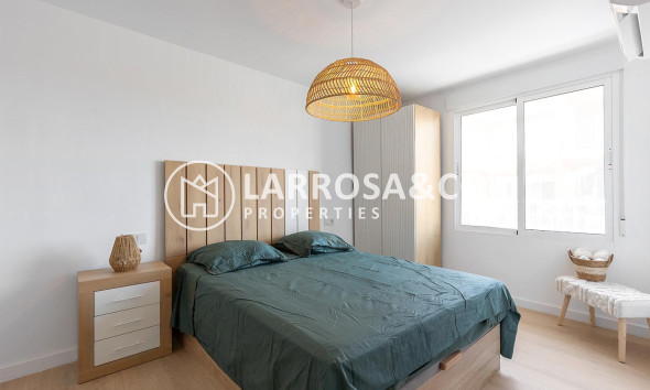 Resale - Apartment - Torrevieja - Playa de los Naufragos