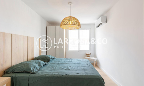 Resale - Apartment - Torrevieja - Playa de los Naufragos