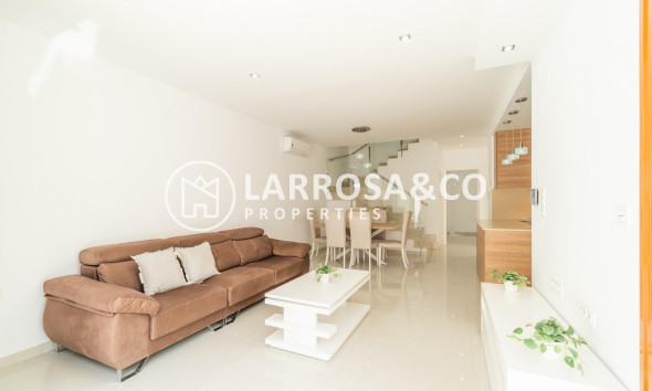 Resale - Detached House/Villa - Pilar de la Horadada - La Torre de la Horadada