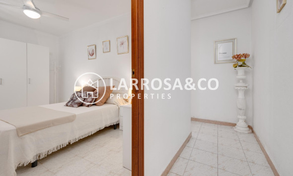 Resale - Apartment - Torrevieja - Estacion de autobuses