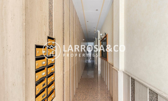 Resale - Apartment - Torrevieja - La Mata