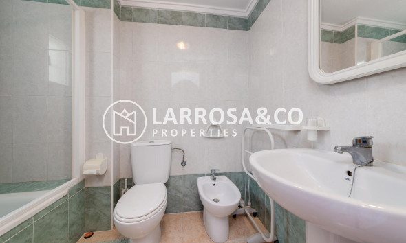 Resale - Apartment - Torrevieja - Centro