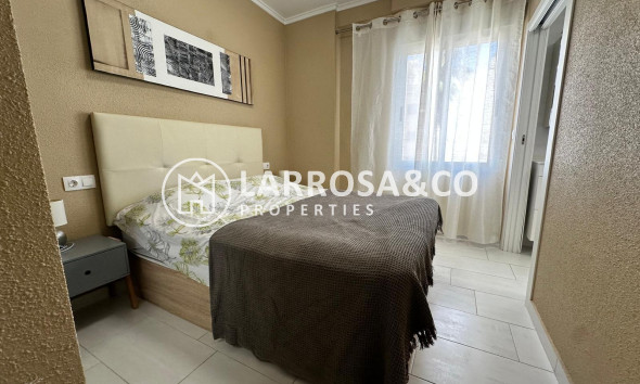 Resale - Apartment - Torrevieja - Paseo maritimo