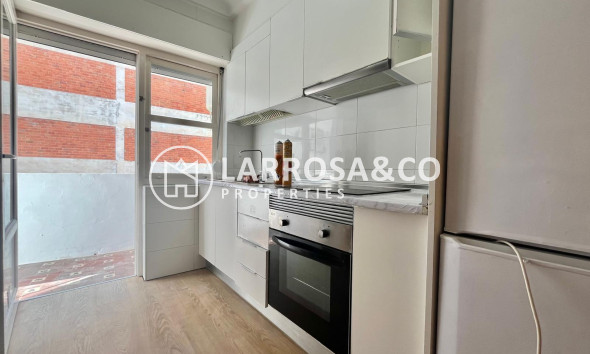 Resale - Apartment - Torrevieja - Centro