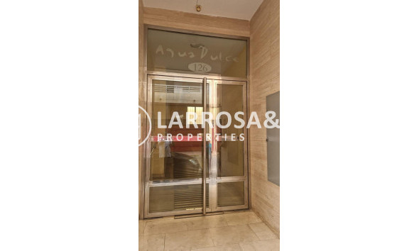 Resale - Apartment - Torrevieja - Playa del cura