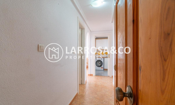 Resale - Apartment - Orihuela costa - Campoamor