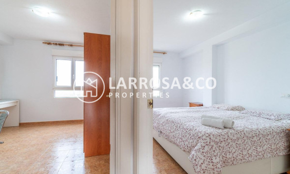 Resale - Apartment - Orihuela costa - Campoamor