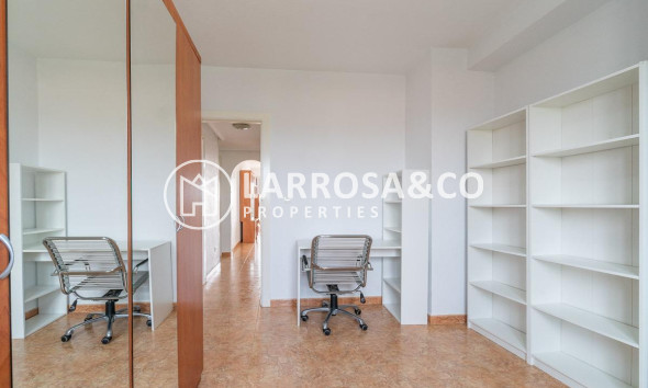 Resale - Apartment - Orihuela costa - Campoamor