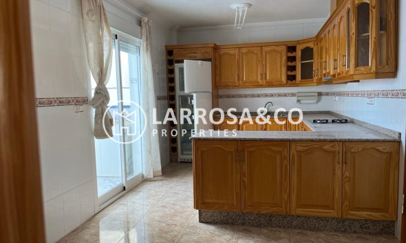 Resale - Detached House/Villa - Jacarilla - CENTRO