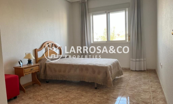 Resale - Detached House/Villa - Jacarilla - CENTRO