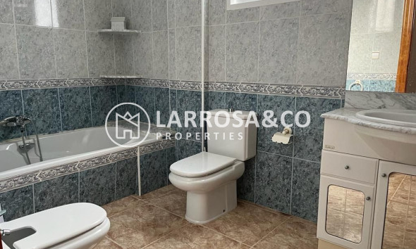 Resale - Detached House/Villa - Jacarilla - CENTRO