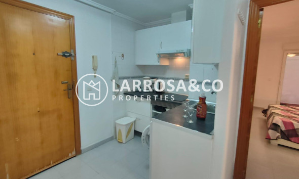 Resale - Apartment - Torrevieja - Playa del cura