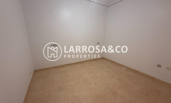 Resale - Apartment - Torrevieja - Centro