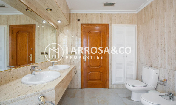 Resale - Detached House/Villa - Torrevieja - Torreta florida