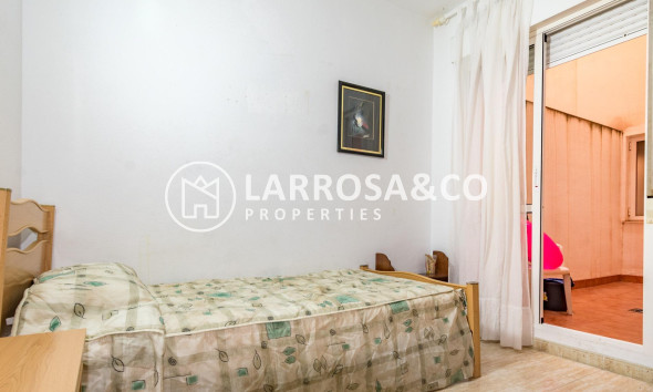 Resale - Apartment - Torrevieja - Estacion de autobuses