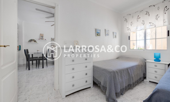 Resale - Bungalow - Torrevieja - Aguas nuevas 2