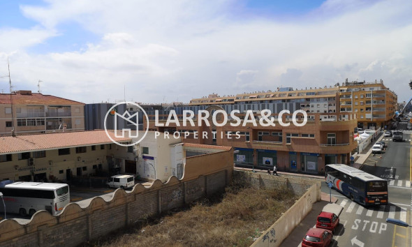 Resale - Apartment - Torrevieja - Estacion de autobuses