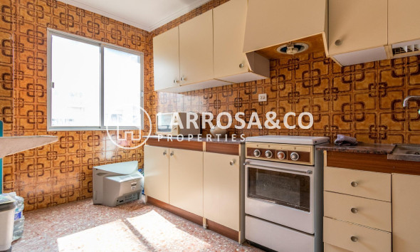 Resale - Apartment - Torrevieja - Playa del cura