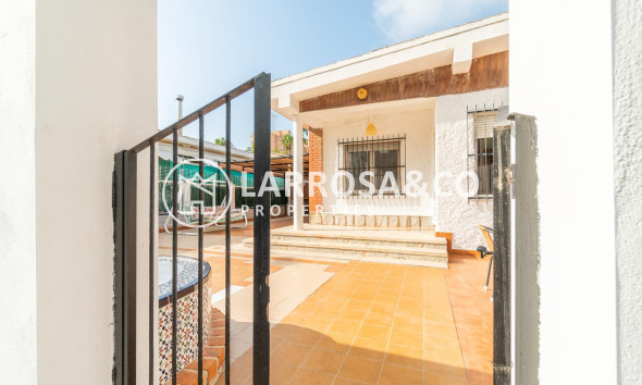 Resale - Semi-detached house - Torrevieja - Aguas Nuevas