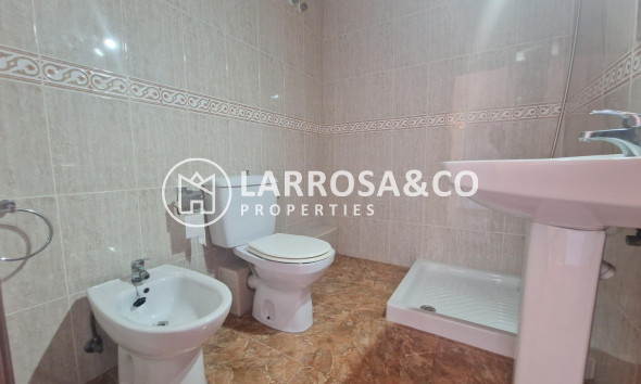 Resale - Semi-detached house - Torrevieja - Estacion de autobuses