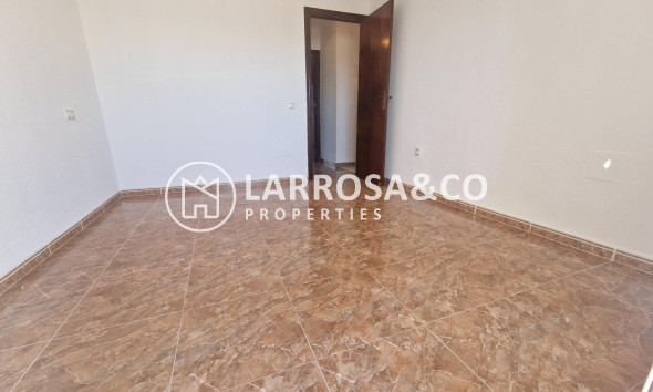 Resale - Semi-detached house - Torrevieja - Estacion de autobuses