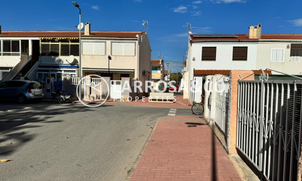 Resale - Semi-detached house - Torrevieja - Playa de los Naufragos