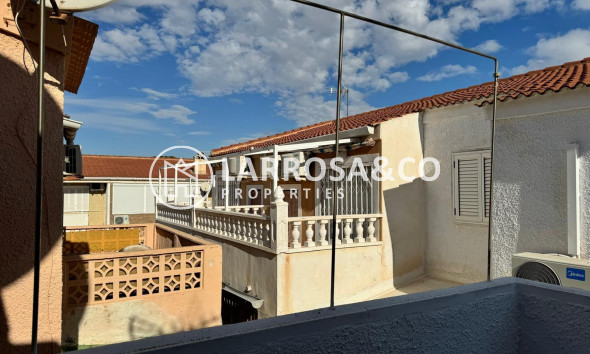 Resale - Semi-detached house - Torrevieja - Playa de los Naufragos