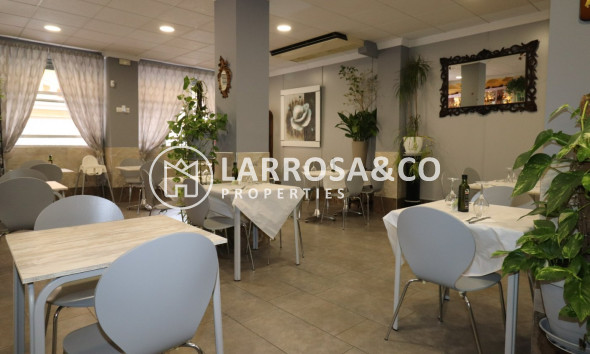 Resale - Commercial space - Torrevieja - Playa del cura